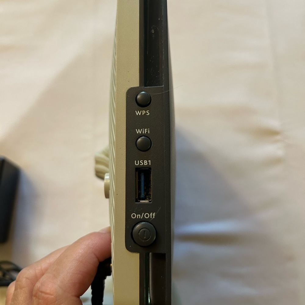 Black Wireless Router - Picture 6 of 7